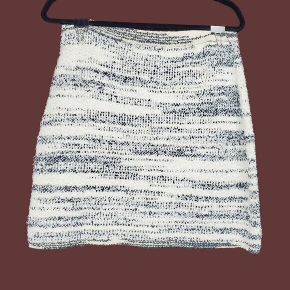 J.Crew Womens Ivory Black Space Dyed Textured Knit Pull On Mini Skirt Size M NWT - Picture 2 of 4